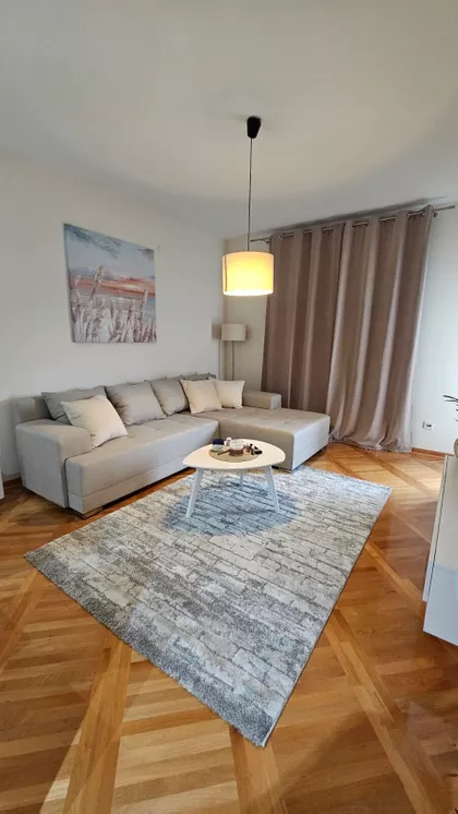 Jesenjinova | 4zida.rs