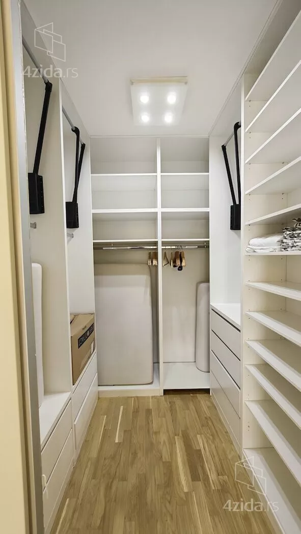 Četvoroiposoban stan | 4zida