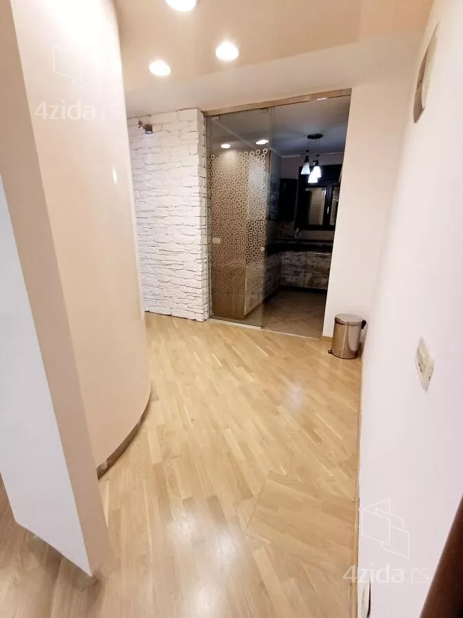 Četvoroiposoban stan | 4zida