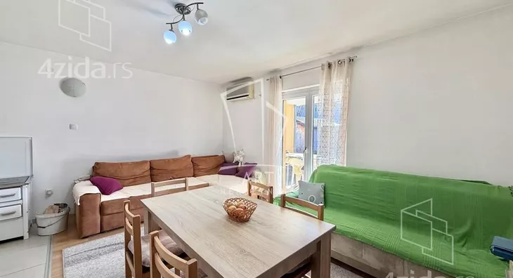 Šestoiposoban stan | 4zida