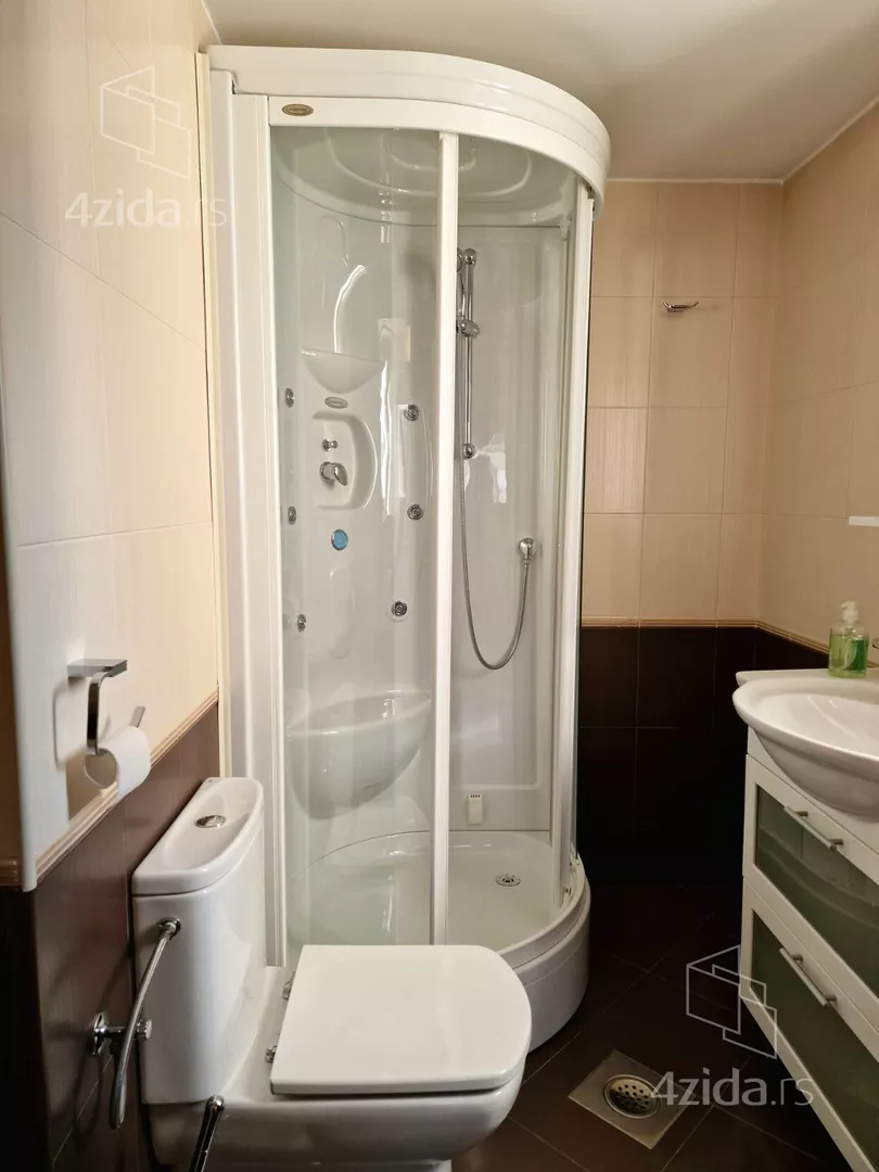 Petosoban stan | 4zida