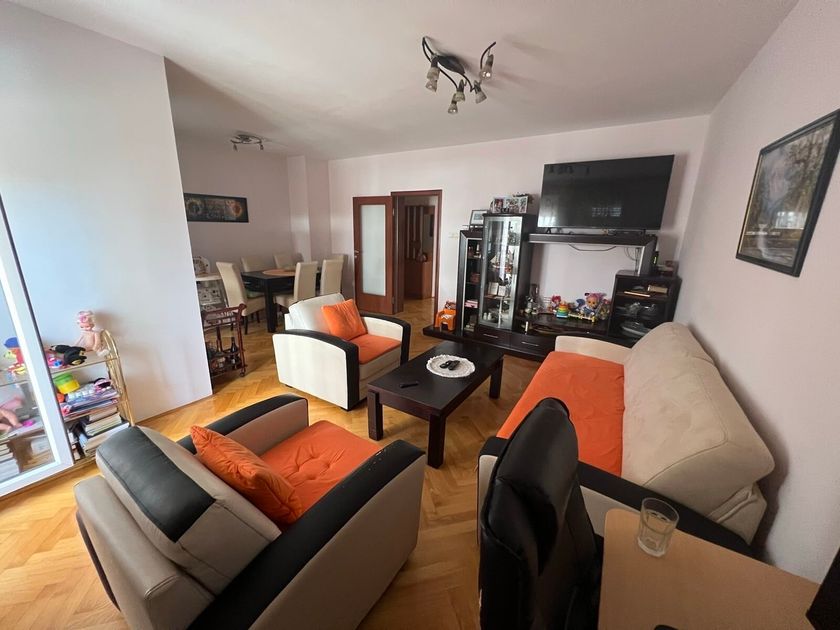 Trosoban stan, Novi Sad