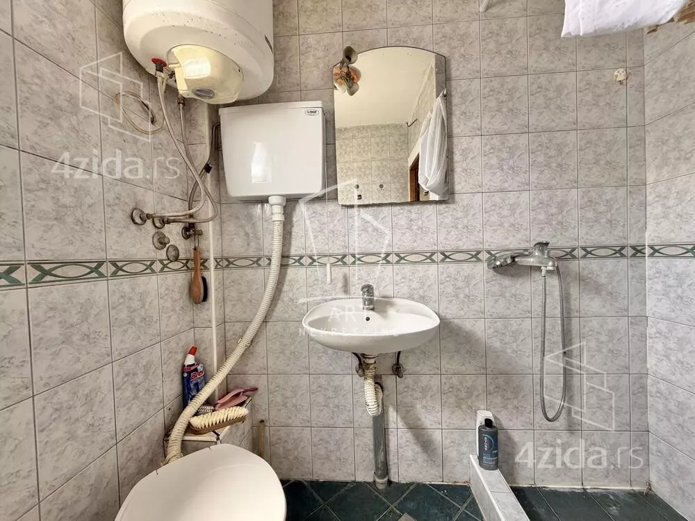 Petosoban stan | 4zida