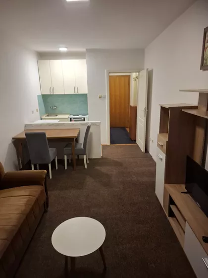 Bulevar Cara Lazara 90 | 4zida.rs