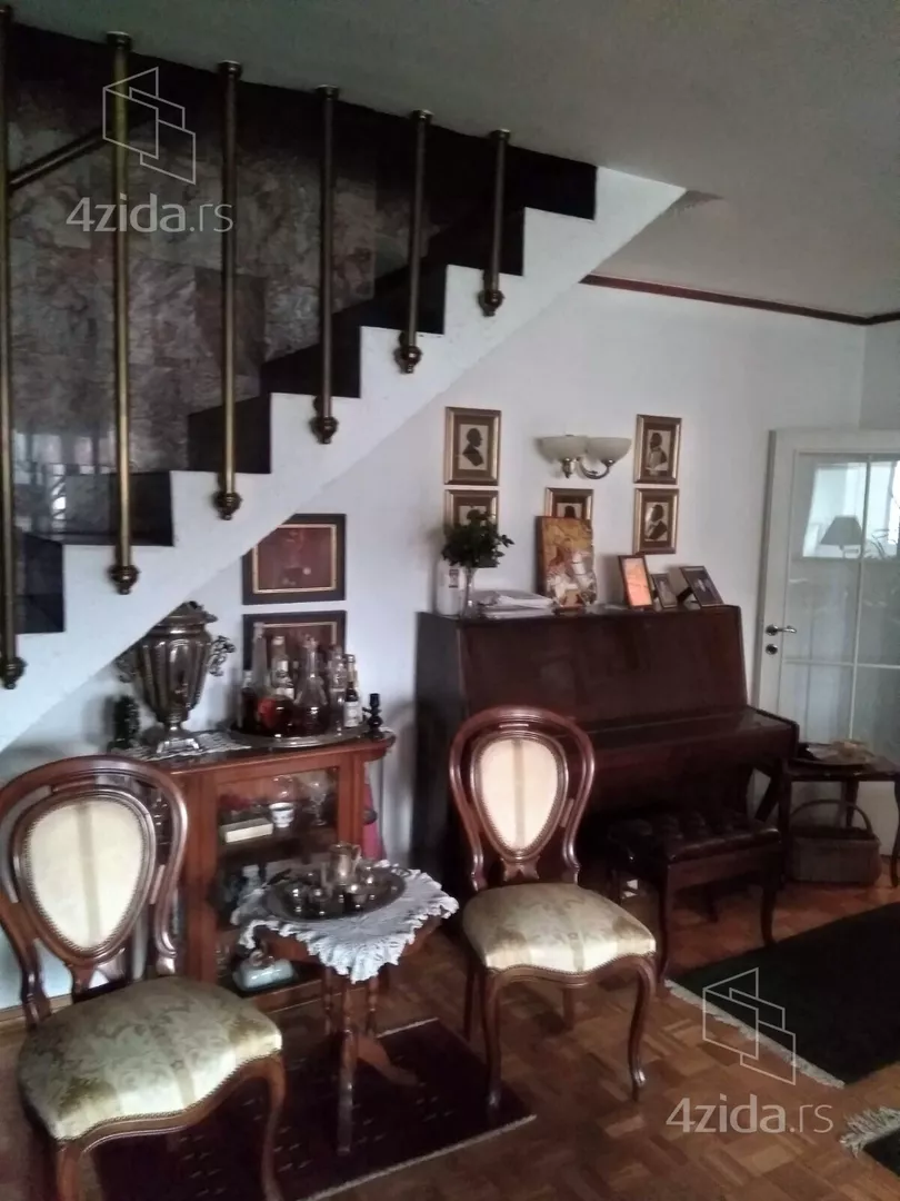 Četvoroiposoban stan | 4zida