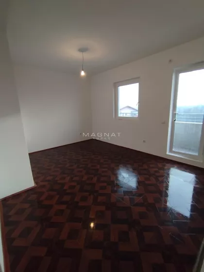 Sutjeska 7 | 4zida.rs