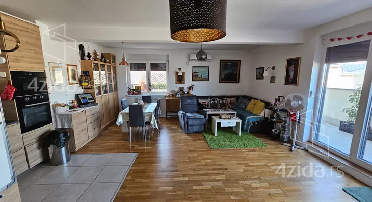 Četvorosoban stan | 4zida