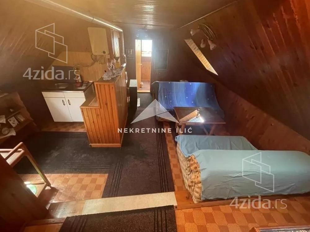 Poslovna zgrada | 4zida