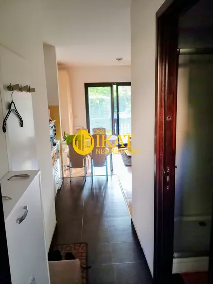 Crvenih Božura | 4zida.rs