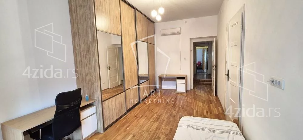 Petosoban stan | 4zida