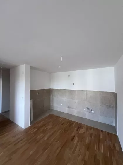 Stari Banovci | 4zida.rs
