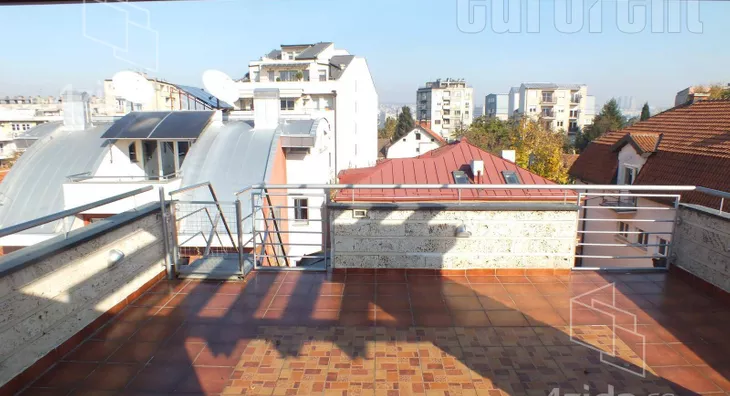 Sedmosoban stan | 4zida