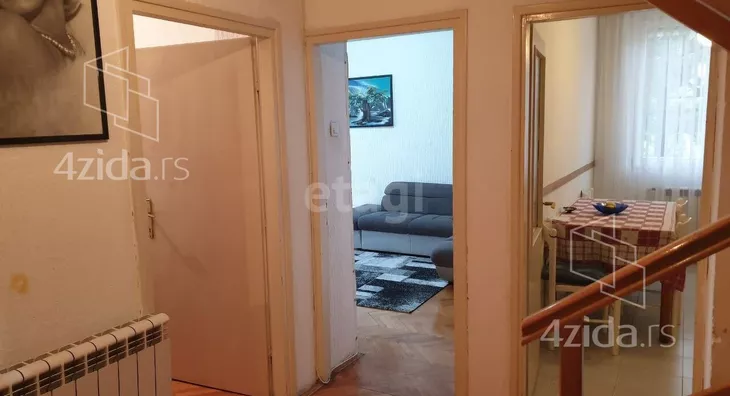 Šestosoban stan | 4zida