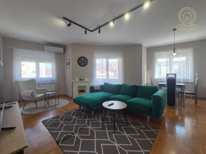 Vukov Spomenik | 4zida.rs