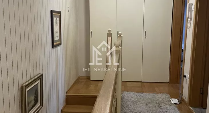 Četvoroiposoban stan | 4zida