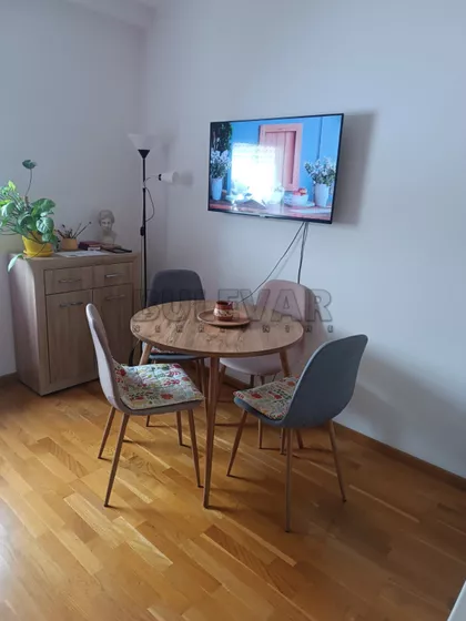 Jovana Skerlića | 4zida.rs