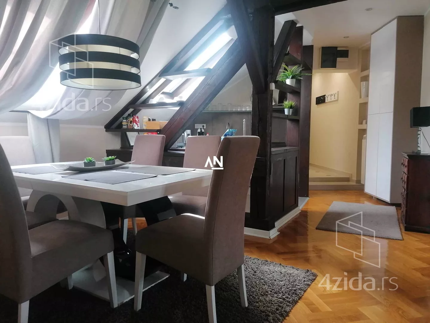 Petosoban stan | 4zida