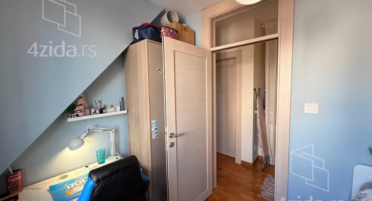 Petosoban stan | 4zida