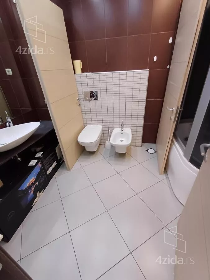 Četvoroiposoban stan | 4zida