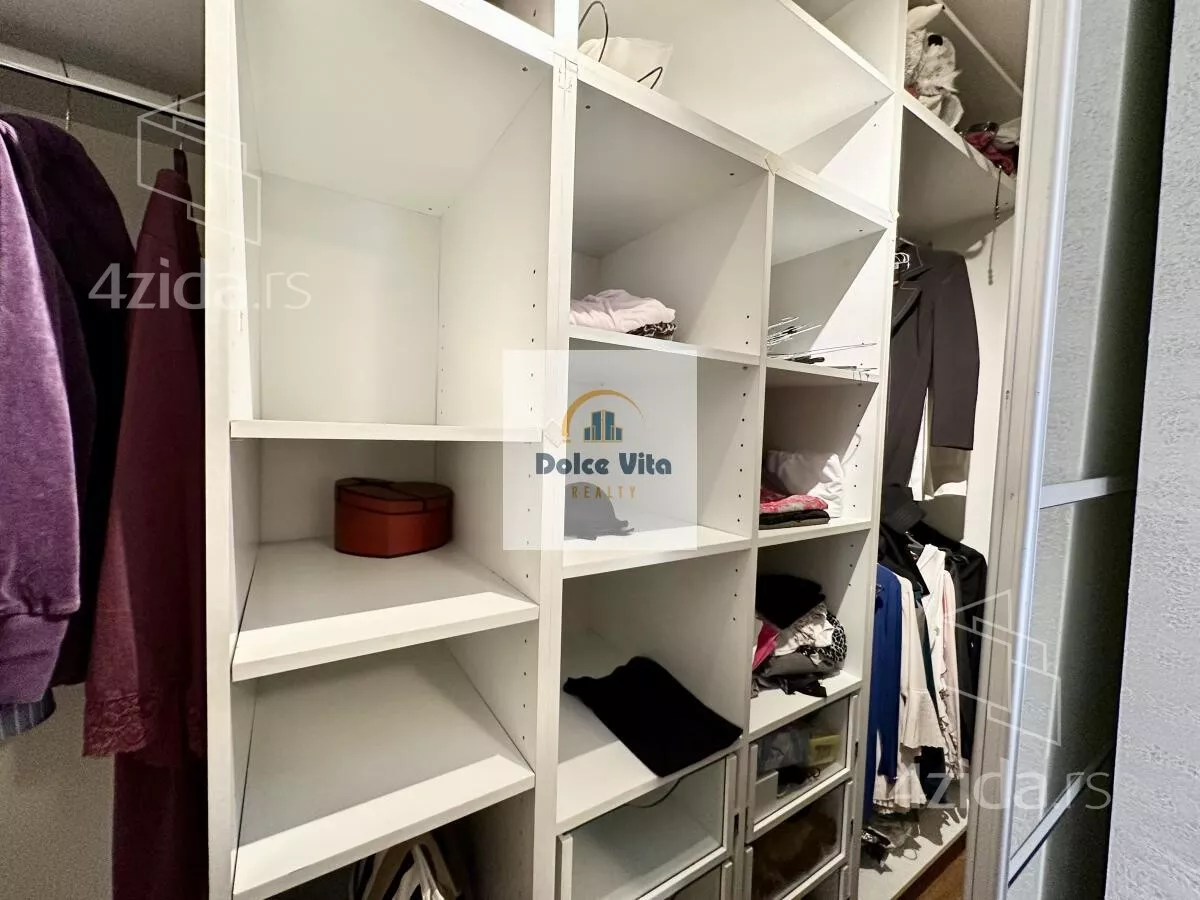 Šestosoban stan | 4zida