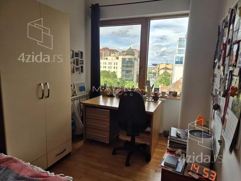 Šestoiposoban stan | 4zida