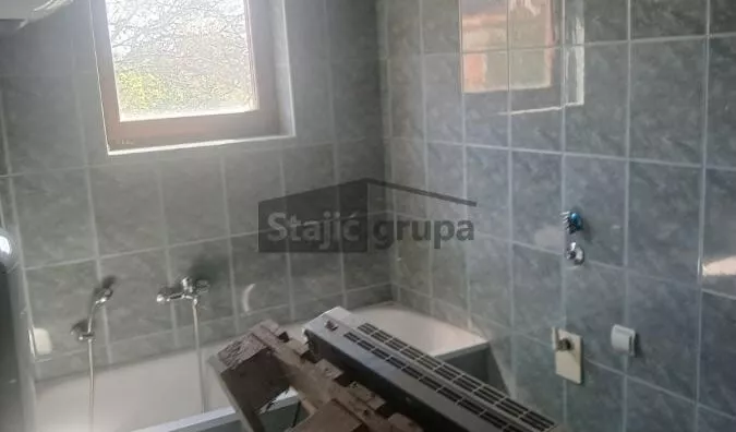 Poslovna zgrada | 4zida