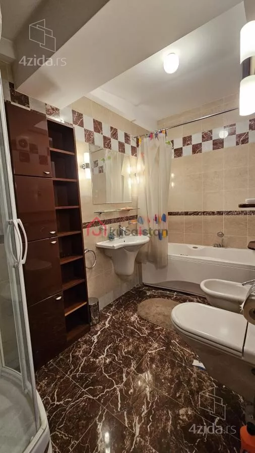 Sedmosoban stan | 4zida