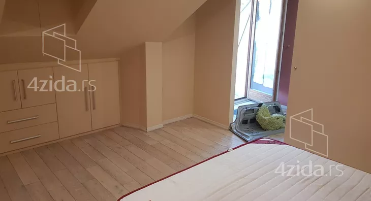 Šestosoban stan | 4zida