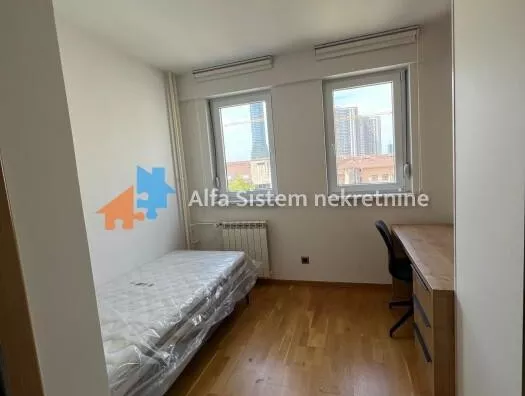 Četvoroiposoban stan | 4zida