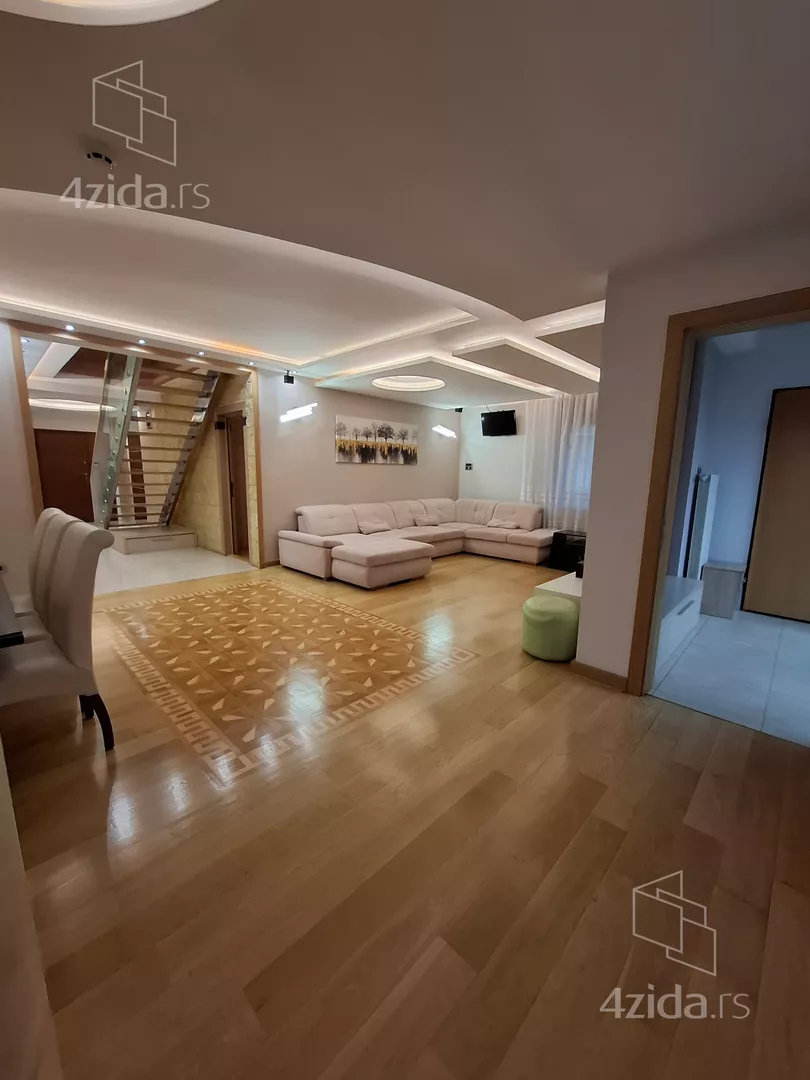 Šestosoban stan | 4zida