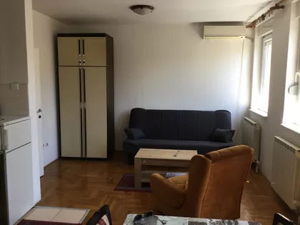 Svetosavska 9 | 4zida.rs