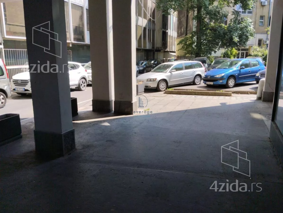 Lokal | 4zida