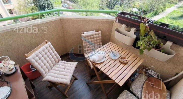 Dvoiposoban stan | 4zida