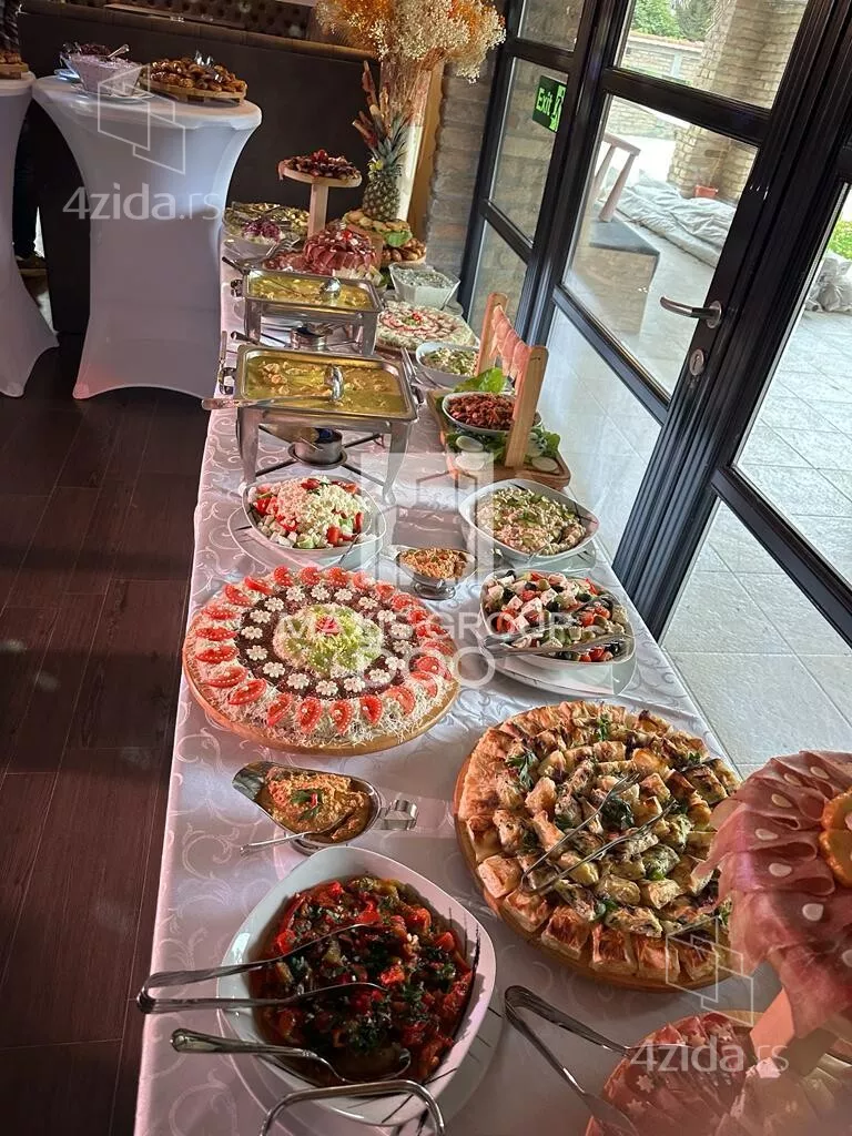 Šestoiposoban stan | 4zida