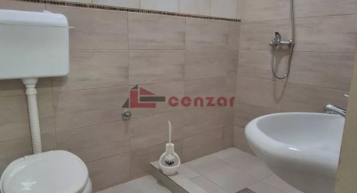 Poslovna zgrada | 4zida