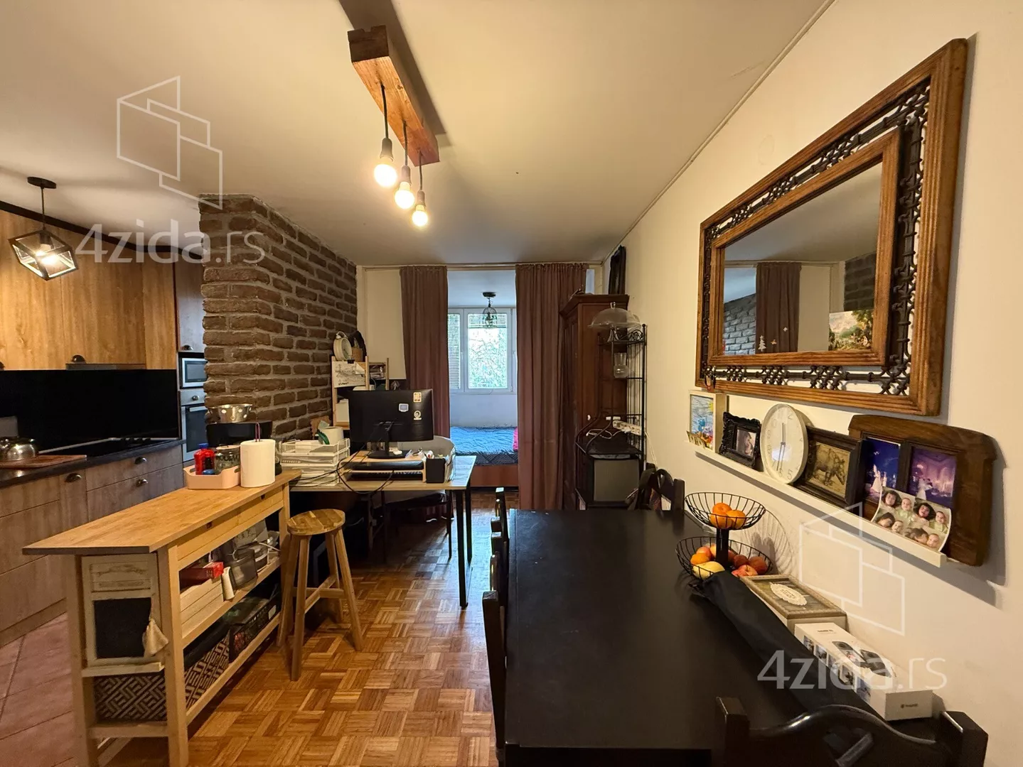 Četvoroiposoban stan | 4zida