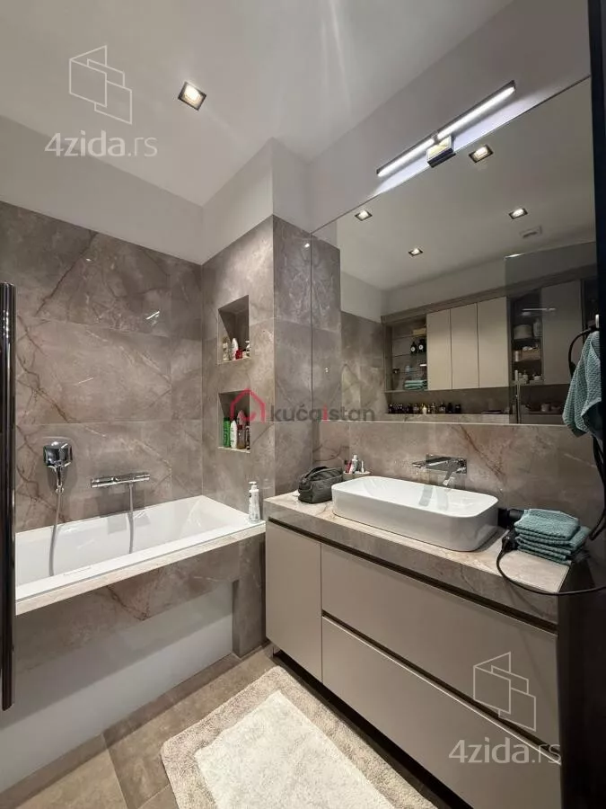 Petosoban stan | 4zida