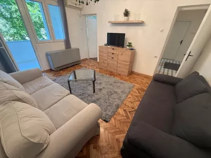 Jovana Bjelića | 4zida.rs