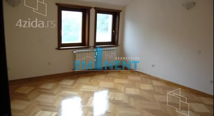 Sedmosoban stan | 4zida