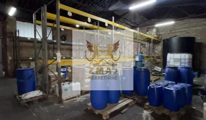 Poslovna zgrada | 4zida