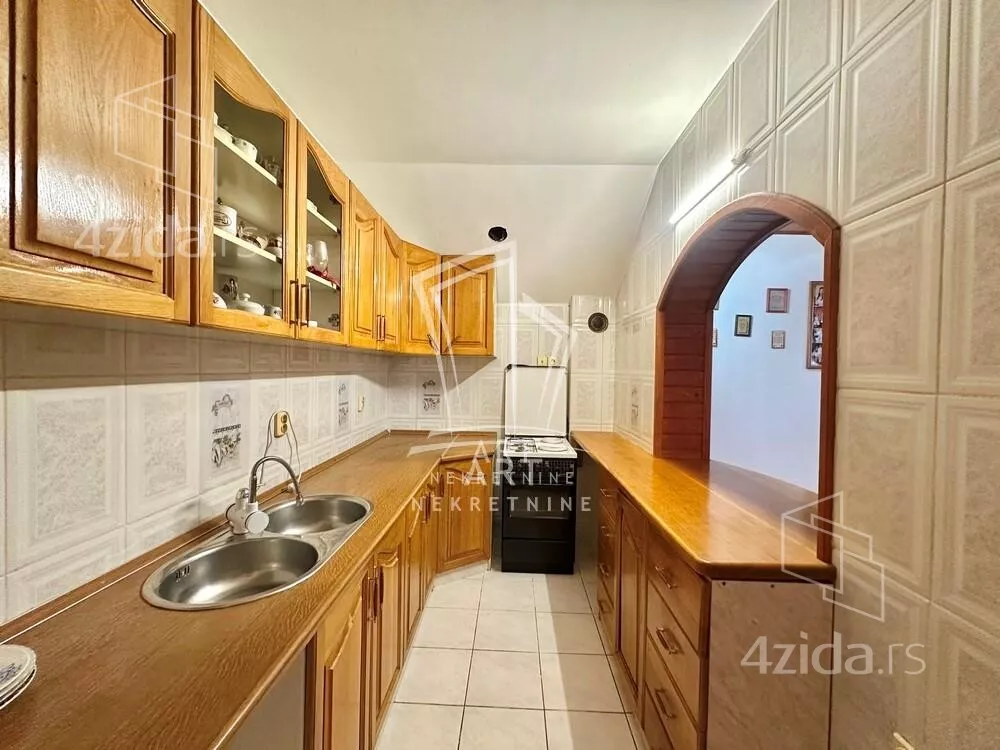 Petosoban stan | 4zida