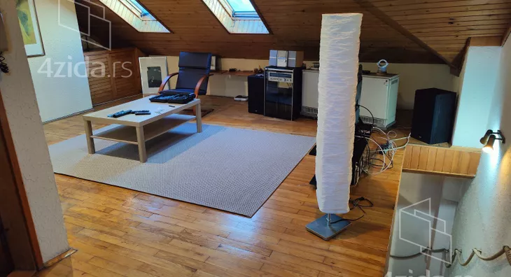 Četvoroiposoban stan | 4zida