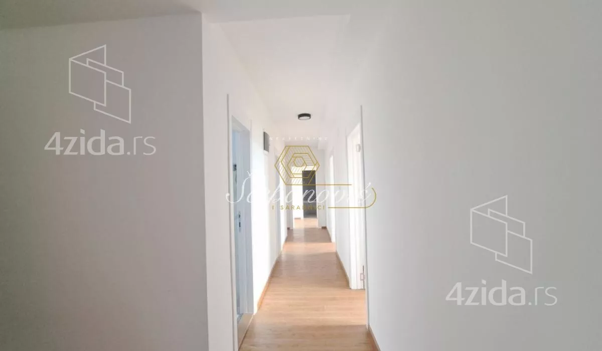 Šestosoban stan | 4zida