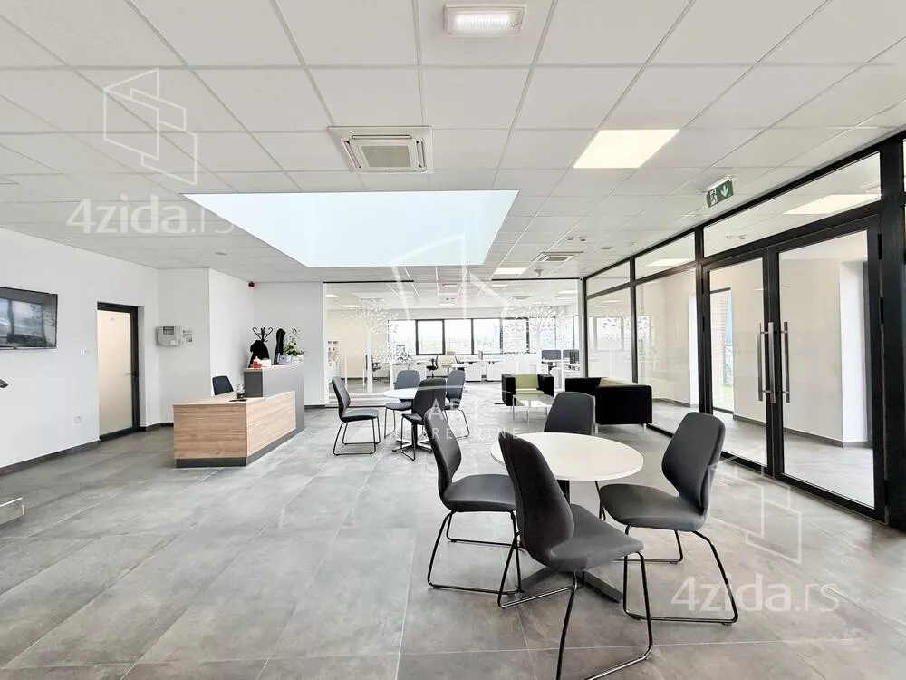 Poslovna zgrada | 4zida