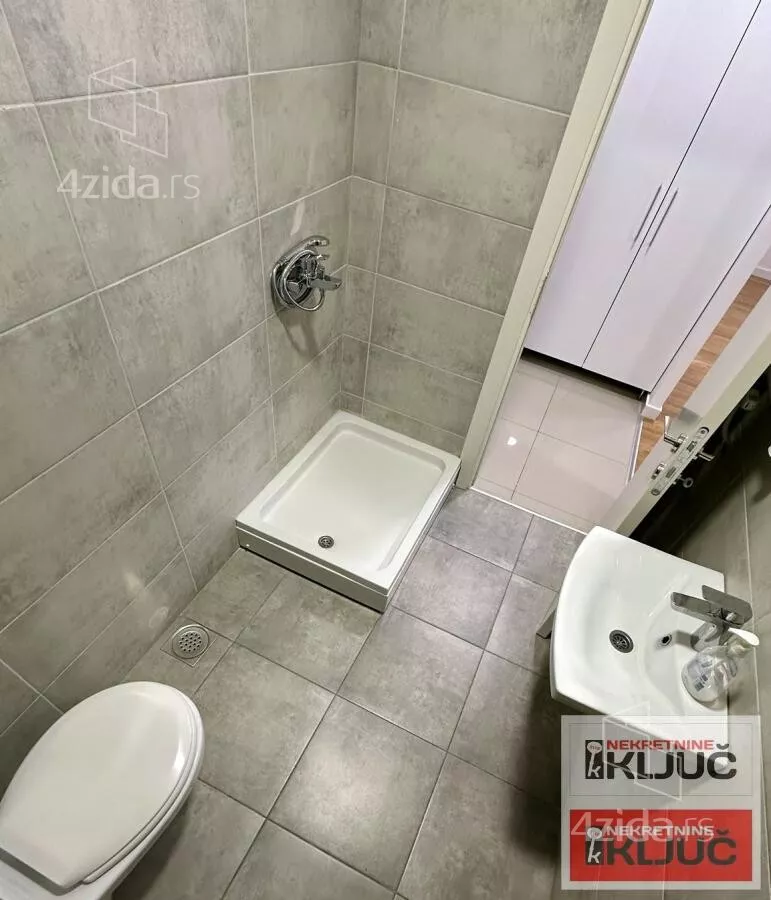 Četvoroiposoban stan | 4zida