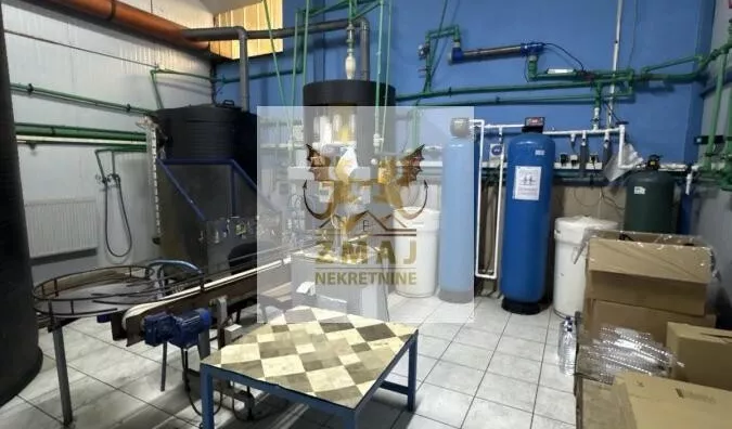 Poslovna zgrada | 4zida