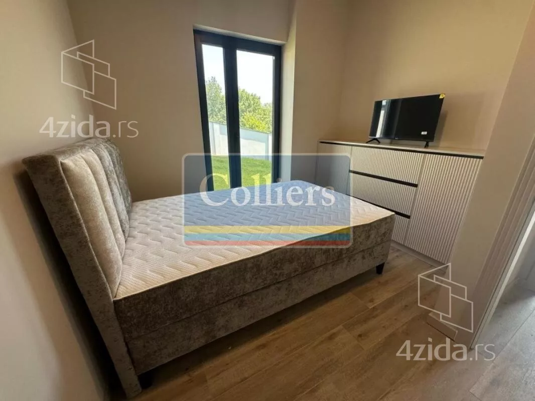 Sedmosoban stan | 4zida