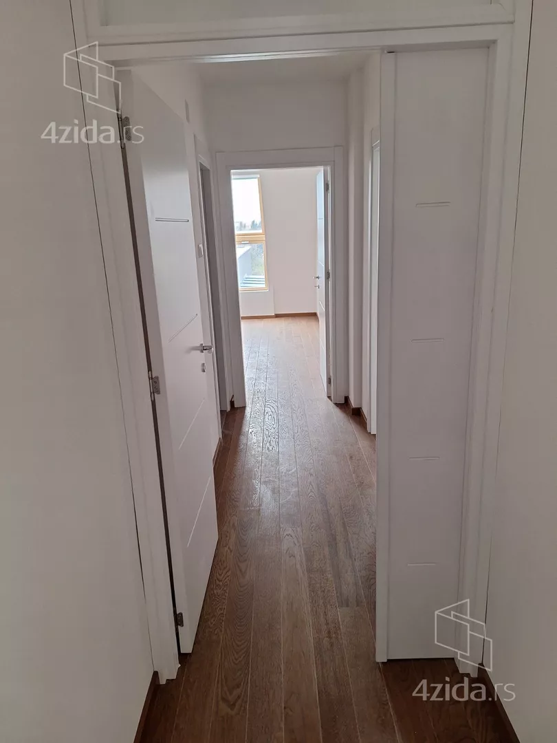 Šestosoban stan | 4zida