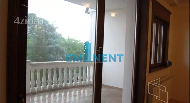 Sedmosoban stan | 4zida