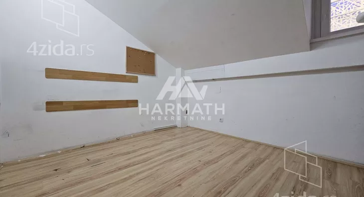 Poslovna zgrada | 4zida